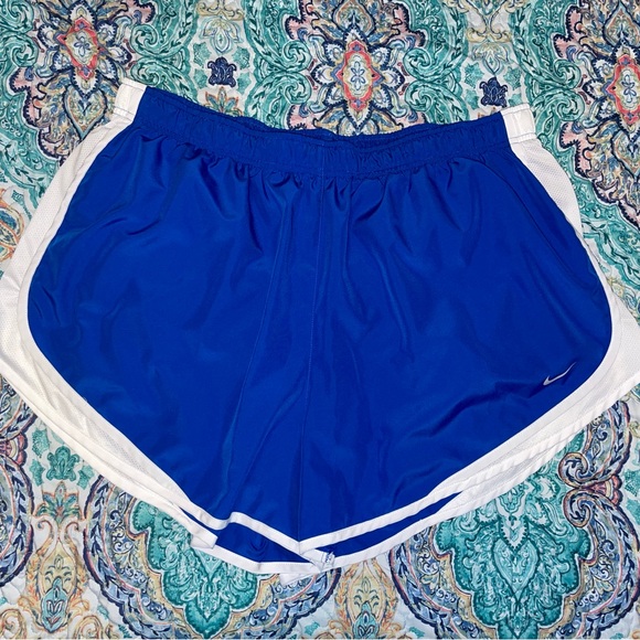 Women’s plus size Nike Tempo shorts - Picture 1 of 3